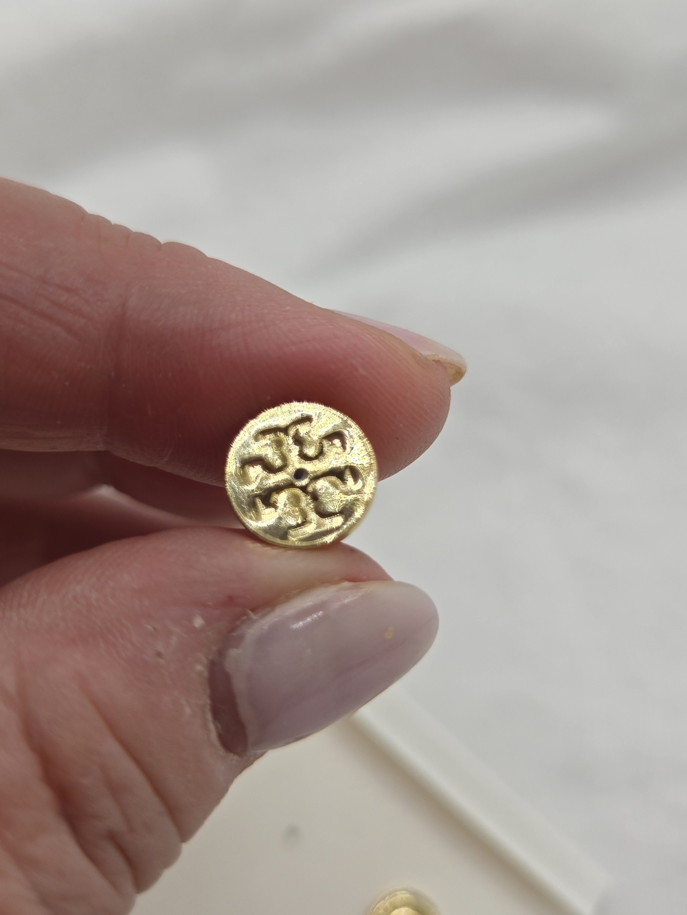 Tory Burch Logo Stud Earrings Gold Tone Two Tone Round Classic - Picture 3 of 4